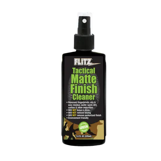 Flitz Tactical Matte Finish Cleaner. Čistí a nezanechává lesk. Okamžitě obnovuje nežádoucí lesklé povrchy zpět na matné. Neodstraňuje černěné ani parkerizované povrchy. Objem 225 ml.
